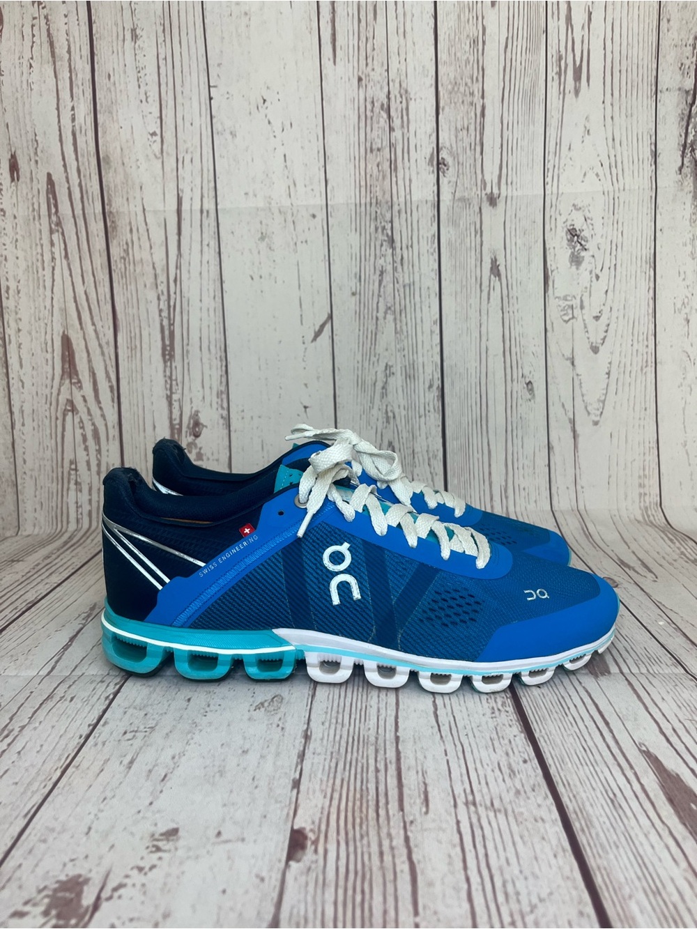 On Cloudflow Swiss Engineering Women's Size 8.5 Running Shoes Blue